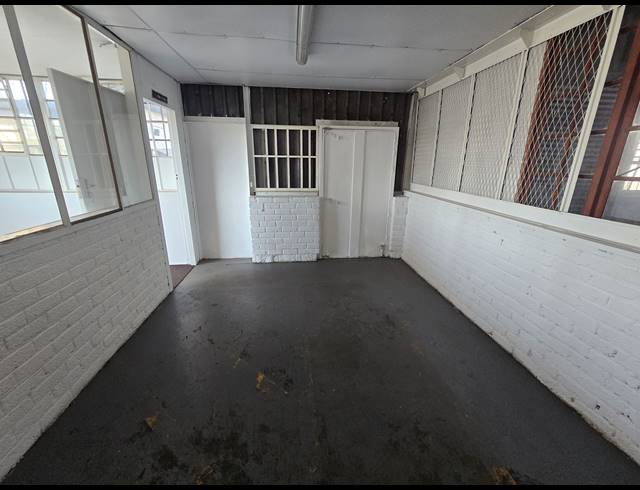 1,595M² WAREHOUSE TO LET IN ANDERBOLT